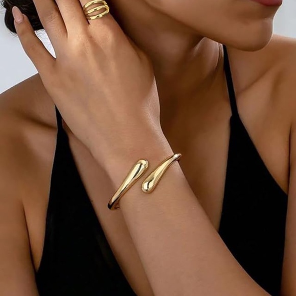 Chunky Gold Bangle Bracelets for Women, Dainty 14k Gold Plated Big Stackable Ban - Picture 5 of 6